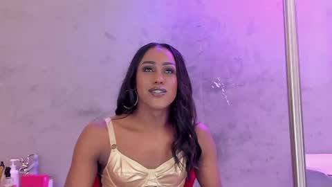 Snapshot of naomi__blair chatting on June 13, 2026, 2:42 am Naomi Blair online show from June 13, 2026, 2:42 am