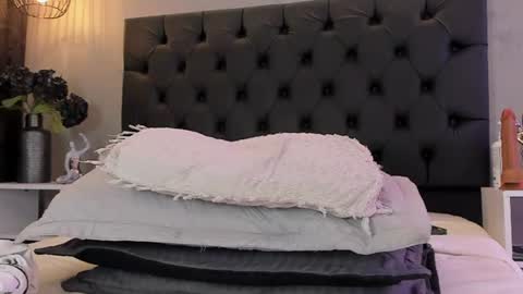Snapshot of naomi__blair chatting on June 18, 2026, 9:14 am Naomi Blair online show from June 18, 2026, 9:14 am