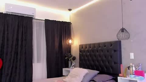 Snapshot of naomi__blair chatting on June 20, 2026, 3:20 am Naomi Blair online show from June 20, 2026, 3:20 am