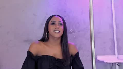 Snapshot of naomi__blair chatting on June 25, 2026, 3:17 am Naomi Blair online show from June 25, 2026, 3:17 am