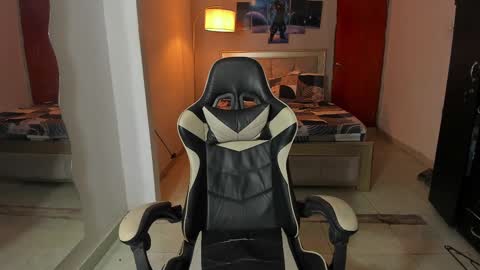 Snapshot of naomi_berckley chatting on February 13, 2025, 1:19 am naomi_berckley online show from February 13, 2025, 1:19 am