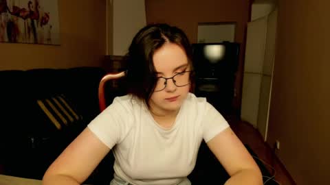 Snapshot of naomi_di chatting on July 2, 2026, 7:20 pm naomi_di online show from July 2, 2026, 7:20 pm