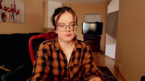 Snapshot of naomi_di chatting on July 10, 2026, 8:50 am naomi_di online show from July 10, 2026, 8:50 am