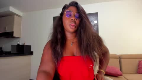 Snapshot of naomi_kiing chatting on February 19, 2025, 9:25 pm Nathalia King online show from February 19, 2025, 9:25 pm