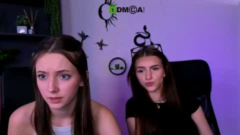 Snapshot of naomi_perl chatting on July 15, 2026, 9:25 am Naomi online show from July 15, 2026, 9:25 am