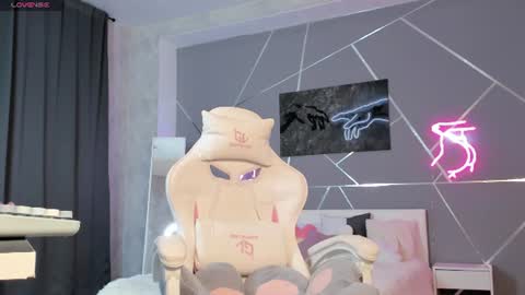 naomi_reiss online show from June 10, 2026, 1:39 am