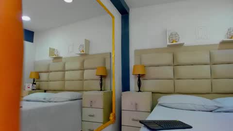 Naomi Frost online show from November 11, 2025, 1:55 pm