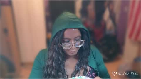 Snapshot of naomifux chatting on January 25, 2025, 10:18 pm Naomi online show from January 25, 2025, 10:18 pm