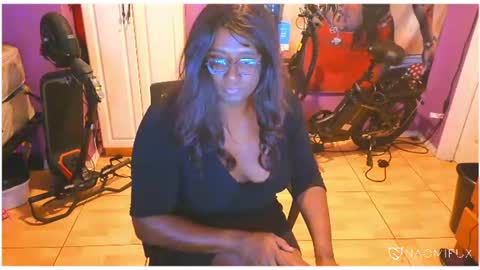 Snapshot of naomifux chatting on June 18, 2026, 10:47 pm Naomi online show from June 18, 2026, 10:47 pm
