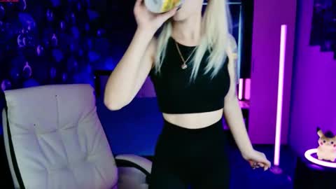 Snapshot of naomihita chatting on October 30, 2025, 9:44 am naomihita online show from October 30, 2025, 9:44 am