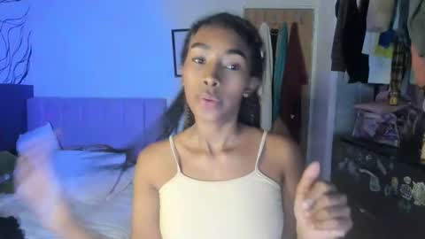 Snapshot of naomii1020 chatting on January 13, 2025, 7:21 am Naomii online show from January 13, 2025, 7:21 am