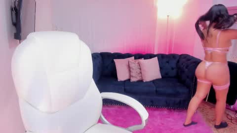 Snapshot of naomii_campbell_ chatting on February 16, 2025, 1:38 pm Naomi Campbell online show from February 16, 2025, 1:38 pm