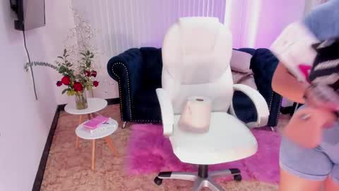 Snapshot of naomii_campbell_ chatting on February 18, 2025, 6:58 pm Naomi Campbell online show from February 18, 2025, 6:58 pm