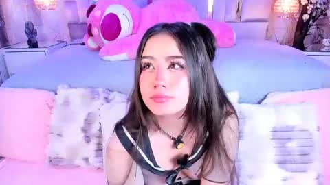 Snapshot of naomii_star chatting on June 17, 2026, 5:43 am online show from June 17, 2026, 5:43 am