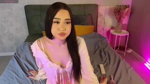 Snapshot of naomikim_ chatting on February 4, 2026, 5:57 am Naomi online show from February 4, 2026, 5:57 am