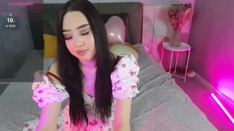 Snapshot of naomikim_ chatting on February 14, 2026, 1:35 am Naomi online show from February 14, 2026, 1:35 am