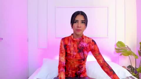 Snapshot of naomiklarc chatting on December 4, 2025, 8:17 pm Naomi Klarc online show from December 4, 2025, 8:17 pm