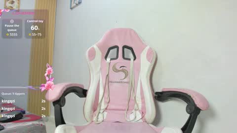 naomis_35 online show from March 12, 2026, 9:10 pm