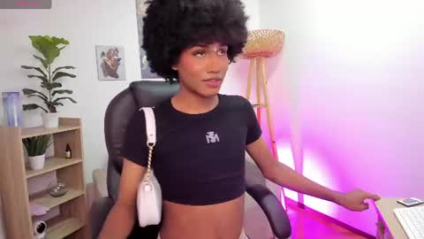 Snapshot of naomisaenz_ chatting on June 17, 2026, 9:45 am N A O M I online show from June 17, 2026, 9:45 am