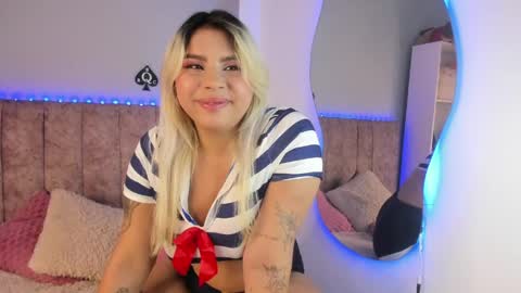 Snapshot of naomisanz_ chatting on May 21, 2026, 6:20 am Laura online show from May 21, 2026, 6:20 am