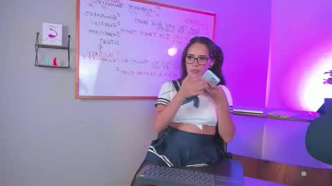 Naomi  online show from March 6, 2026, 4:53 am