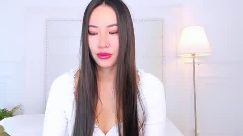 Naomi online show from December 21, 2025, 2:51 am