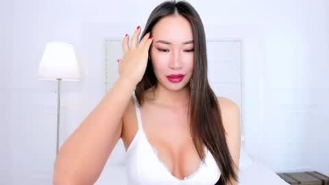 Naomi online show from June 19, 2026, 1:32 am