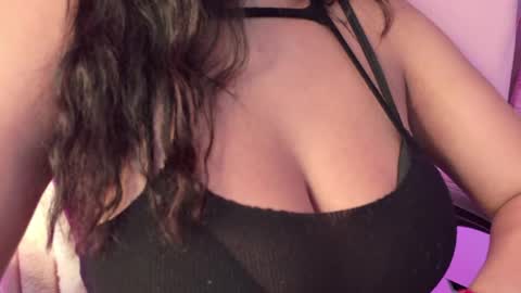 Naomy  online show from April 25, 2026, 1:41 pm