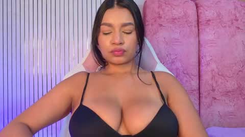 Snapshot of naomy_gomez_ chatting on May 31, 2026, 6:20 pm Naomy online show from May 31, 2026, 6:20 pm