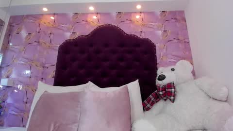 Naomy online show from December 18, 2025, 4:57 pm