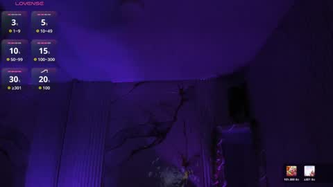 Naomy  online show from April 29, 2026, 3:49 pm