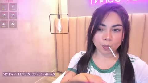 Snapshot of naomymonroe_ chatting on September 19, 2025, 9:37 pm Naomy online show from September 19, 2025, 9:37 pm