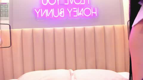 Snapshot of naomymonroe_ chatting on October 15, 2025, 9:48 pm Naomy online show from October 15, 2025, 9:48 pm