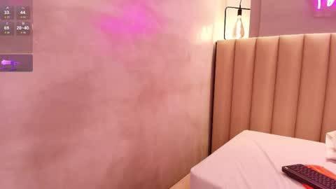 Snapshot of naomymonroe_ chatting on November 24, 2025, 10:42 pm Naomy online show from November 24, 2025, 10:42 pm