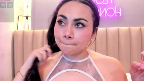 Snapshot of naomymonroe_ chatting on January 15, 2026, 10:02 pm Naomy online show from January 15, 2026, 10:02 pm