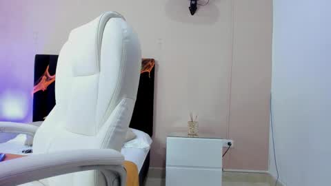 Snapshot of nascary_fox chatting on October 10, 2025, 7:46 pm Nascary Fox online show from October 10, 2025, 7:46 pm