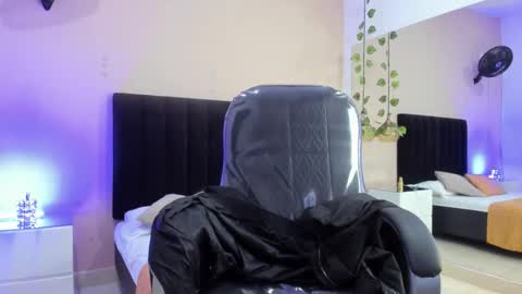 Snapshot of nascary_fox chatting on November 6, 2025, 9:15 pm Nascary Fox online show from November 6, 2025, 9:15 pm