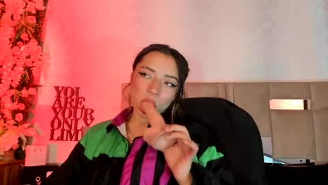 Snapshot of natacha_black00 chatting on February 23, 2025, 1:13 am Natacha black online show from February 23, 2025, 1:13 am