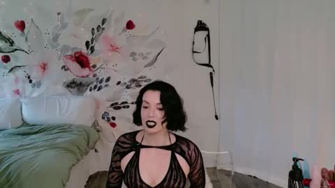 Natasha Luxxx online show from May 4, 2026, 2:35 pm