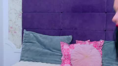 nataliacroft online show from May 1, 2026, 2:32 pm