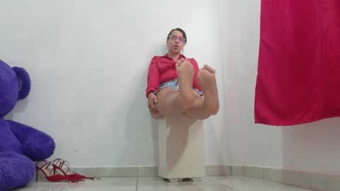nataliavela online show from April 15, 2026, 6:59 pm
