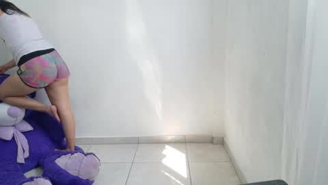 nataliavela online show from May 13, 2026, 3:31 pm