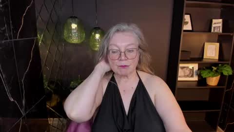 Snapshot of natalicloud chatting on May 17, 2026, 1:18 pm NataliCloud online show from May 17, 2026, 1:18 pm