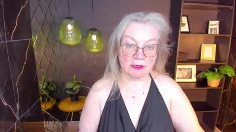Snapshot of natalicloud chatting on May 18, 2026, 1:06 pm NataliCloud online show from May 18, 2026, 1:06 pm