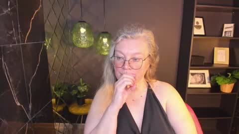Snapshot of natalicloud chatting on May 21, 2026, 1:40 pm NataliCloud online show from May 21, 2026, 1:40 pm