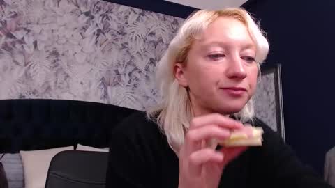 Natalie online show from December 23, 2025, 8:23 am