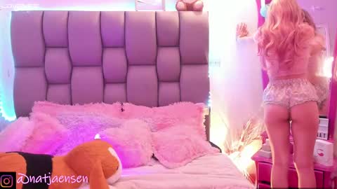 Snapshot of natalie_jaensen chatting on December 4, 2024, 12:08 am online show from December 4, 2024, 12:08 am