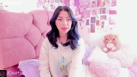 Snapshot of natalie_jaensen chatting on February 14, 2025, 2:33 pm online show from February 14, 2025, 2:33 pm