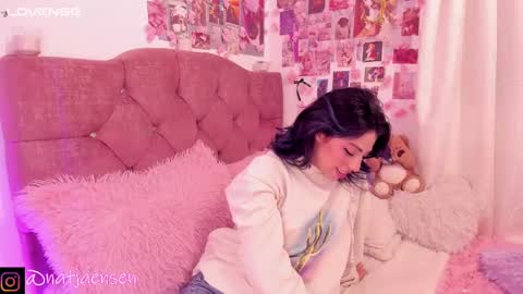 Snapshot of natalie_jaensen chatting on February 15, 2025, 12:04 am online show from February 15, 2025, 12:04 am