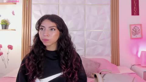 Snapshot of natalie_jaensen chatting on July 17, 2026, 2:29 am online show from July 17, 2026, 2:29 am